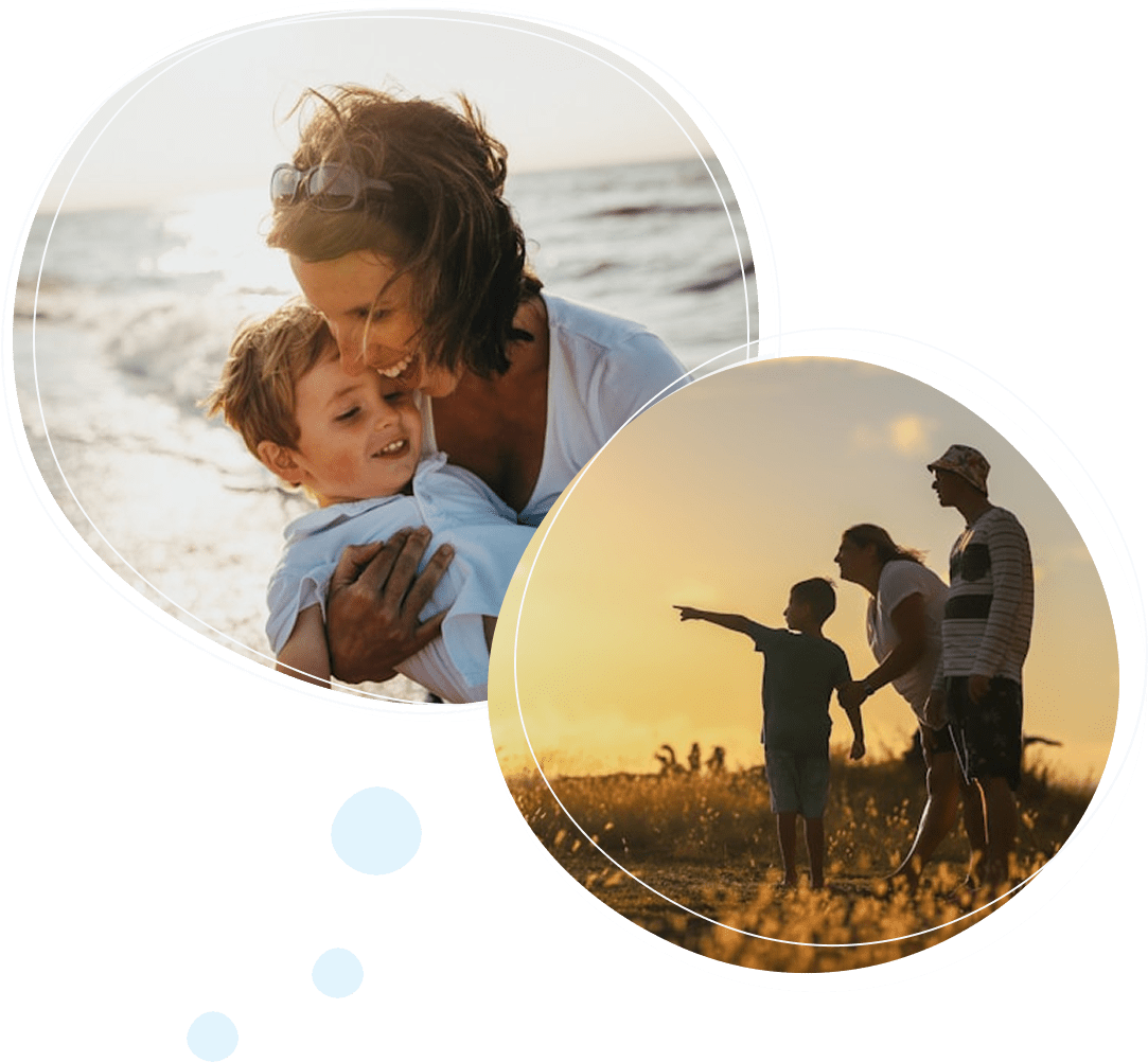家族と子どもが海辺で寄り添う様子
