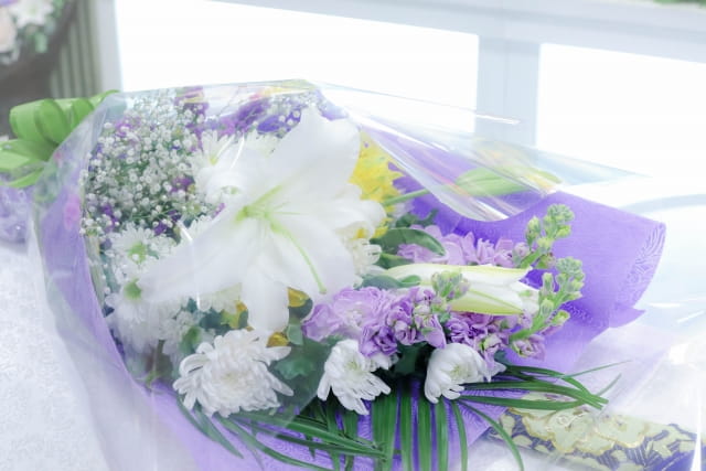 紫ベースの花束